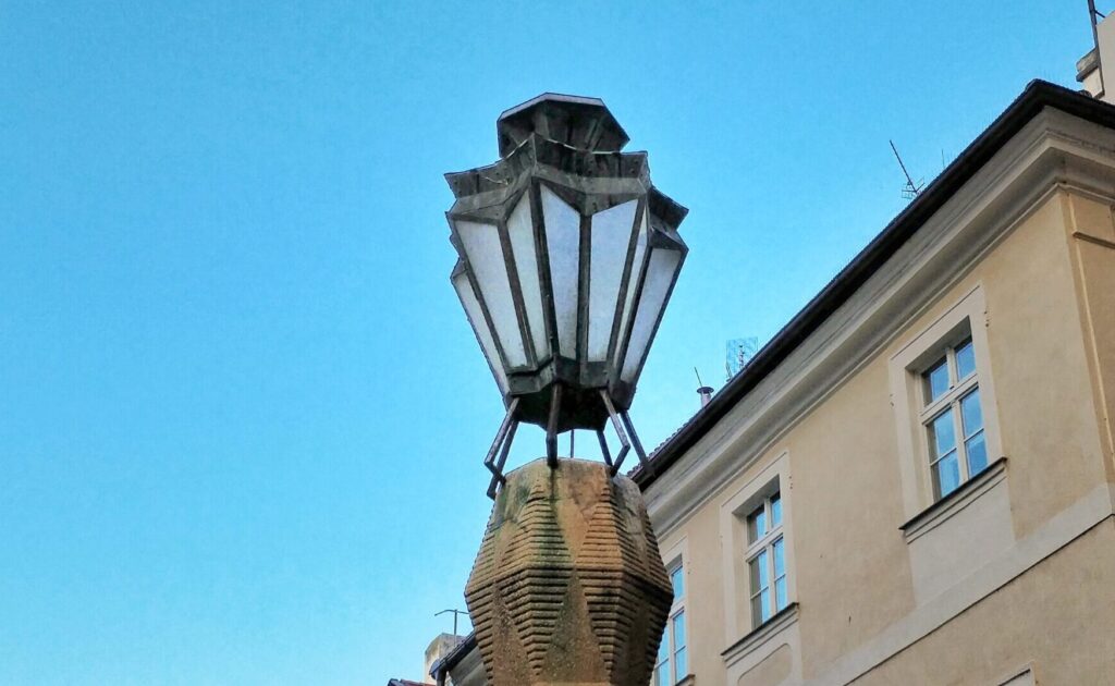 lampadaire cubiste Prague, curiosités à voir à Prague