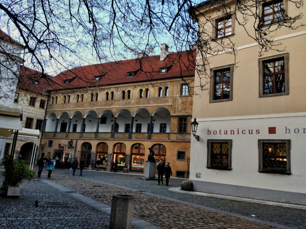 Palais Granovsky, Cour du Tyn, Un Tour à Prague, Visite guidée en français, visite de la Vieille Ville