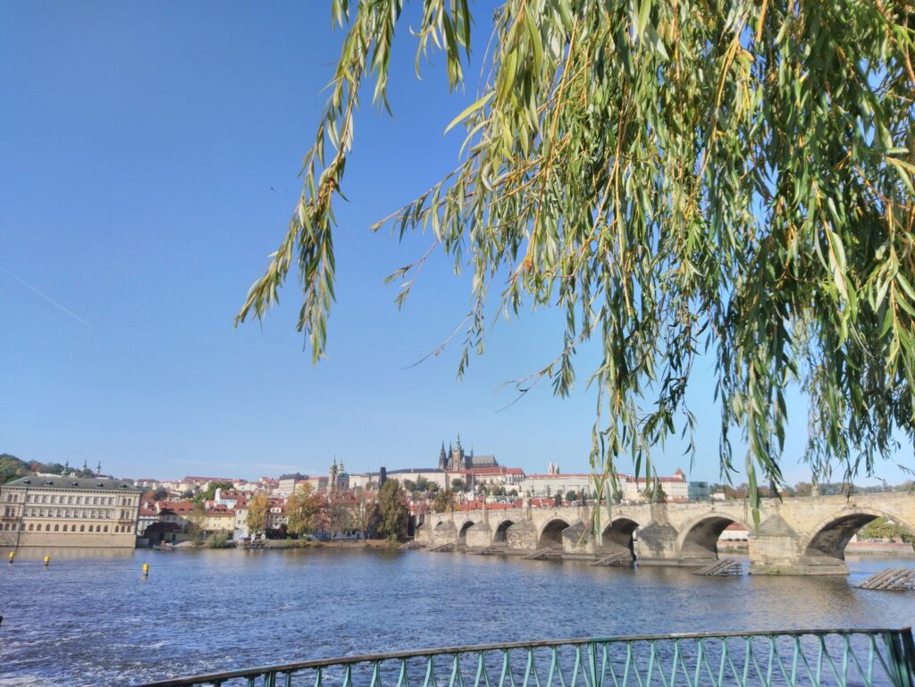 Prague-Pont-Charles-Un-Tour-A-Prague
