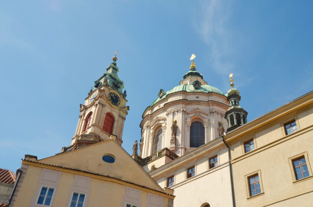 Visiter Prague en 2 jours, coupole église saint-nicolas Mala Strana, Prague, visite guidée