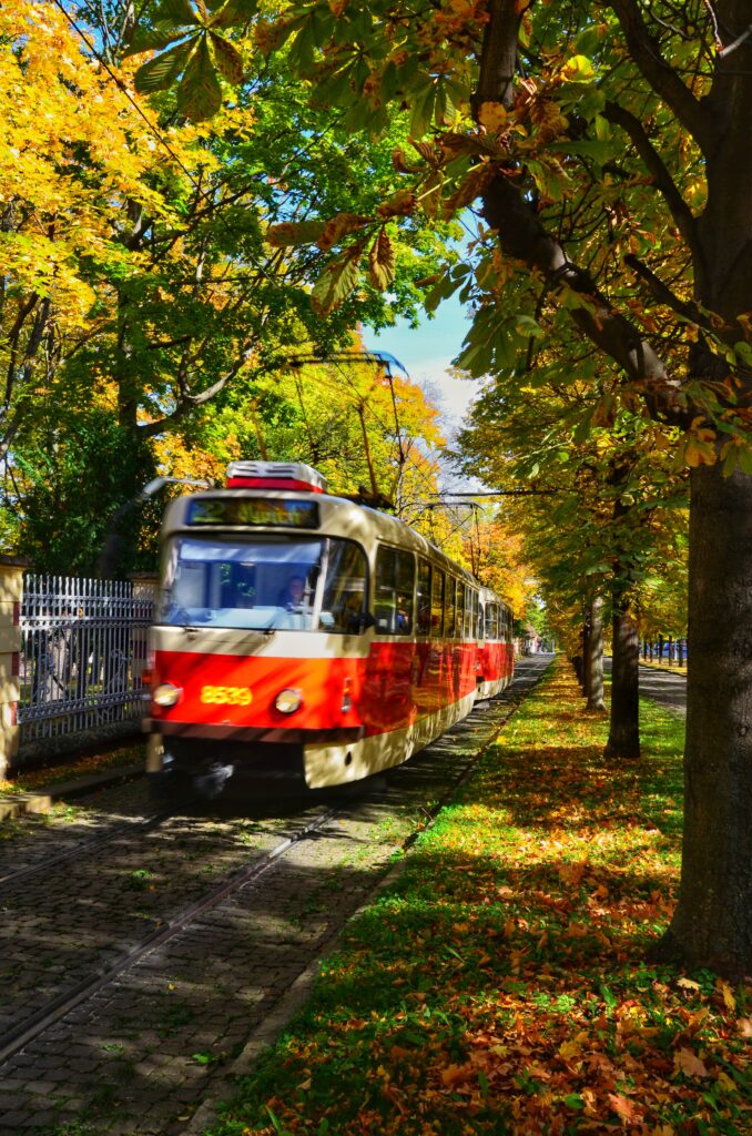 Tram-Prague-automne-FAQ-UnTour-A-Prague