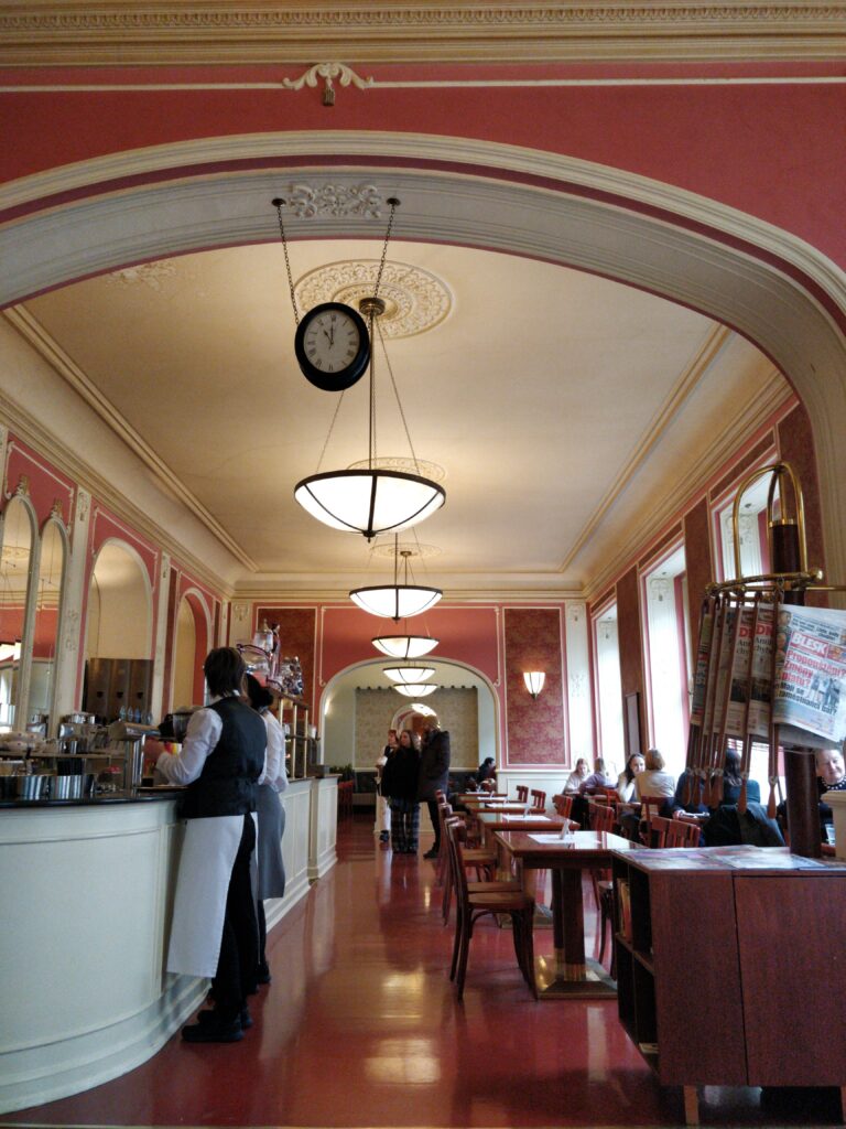 Café-Louvre-Prague-10 choses à faire à Prague en 1 journée