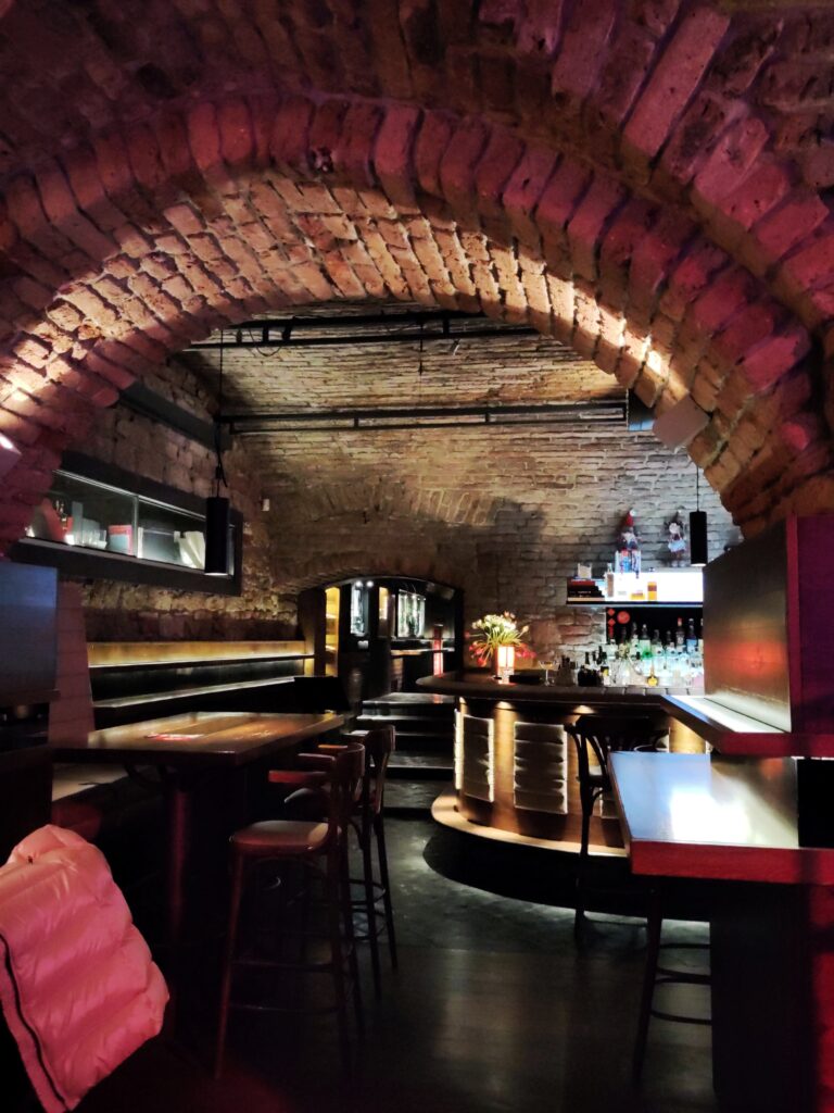 Sortir dans le quartier de Smichov, le Back doors