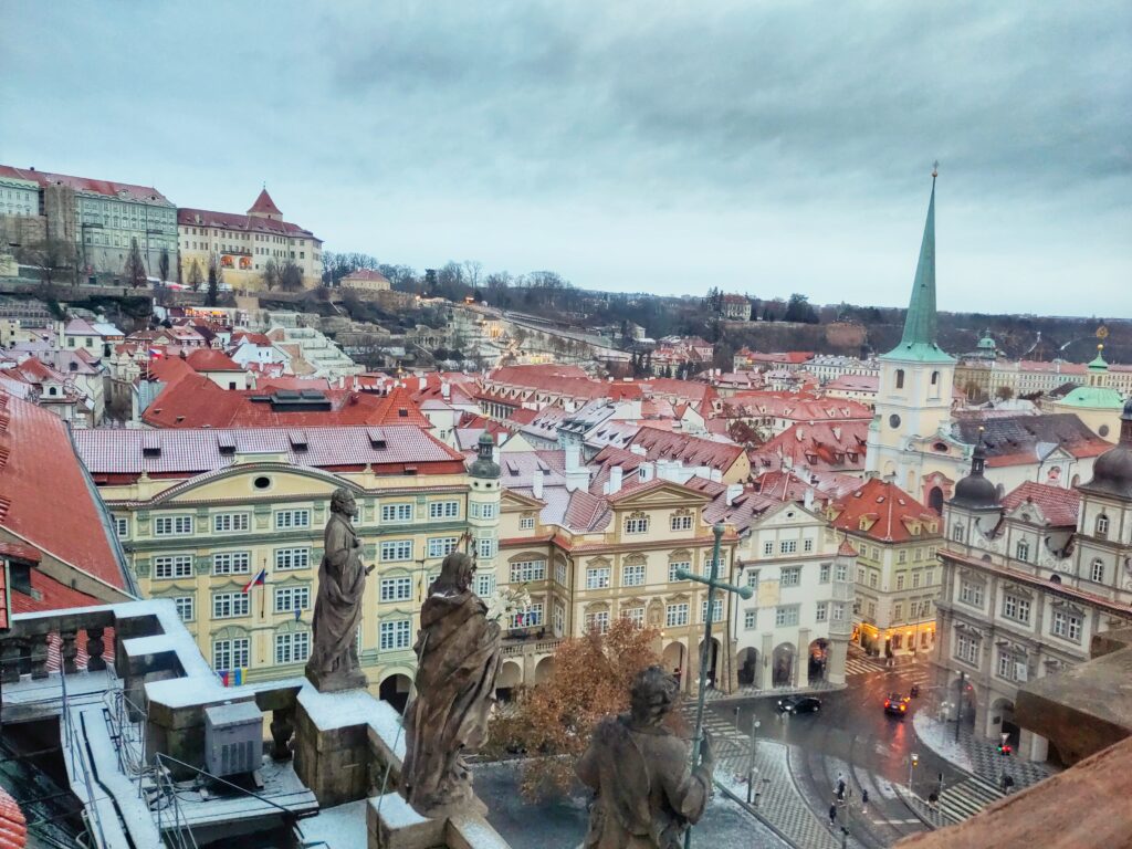 Vue depuis le beffroi de l'élise saint nicolas de Mala Strana à Prague