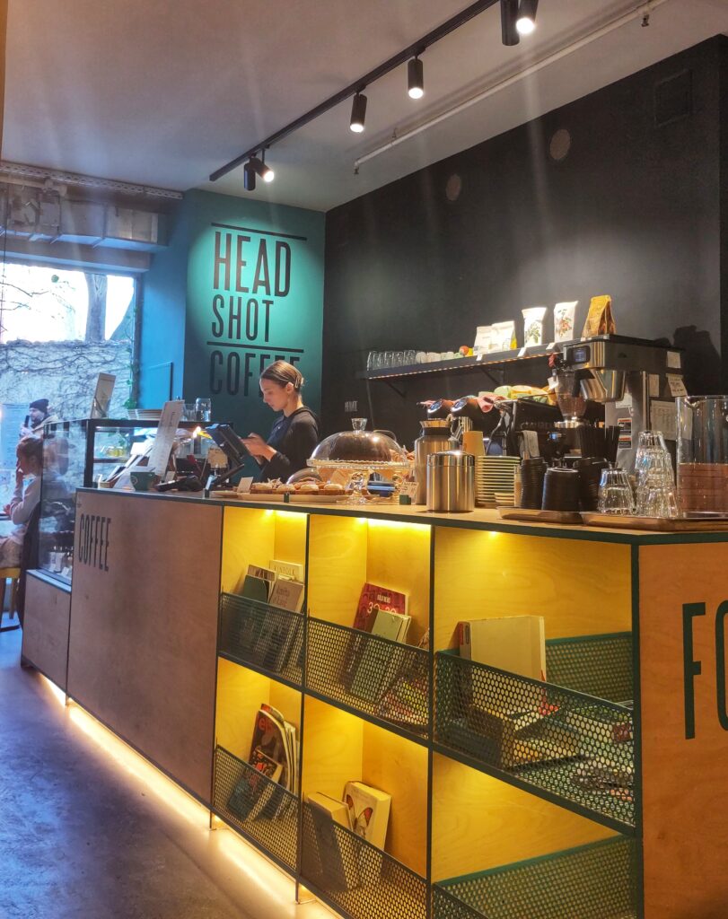 cafés secrets à Prague : Headshot café