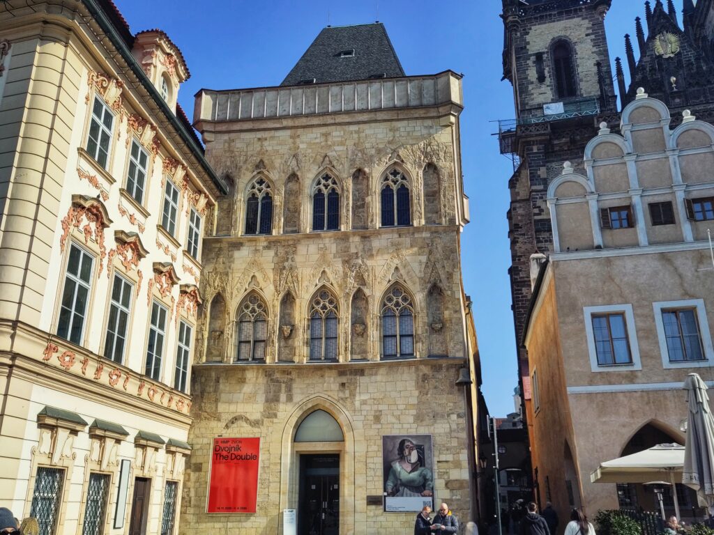 Maison à la cloche de pierre, café Zvon à Prague