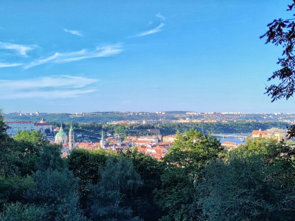 La vue depuis le funiculaire de Petrin à Prague