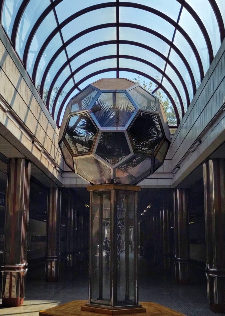 Métro Luziny spot photo à Prague
